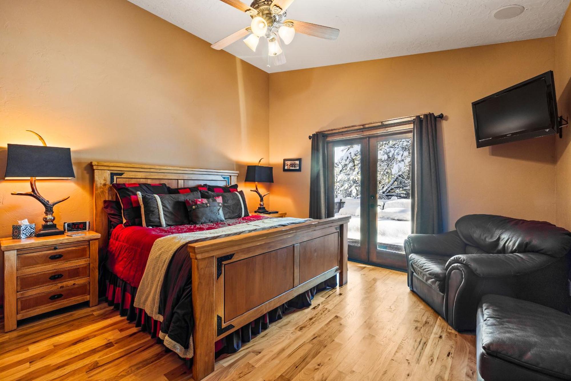 New! Black Bear Inn - Pet Friendly - Trailer Parking - Walk To Lake - Rustic Donnelly Екстериор снимка