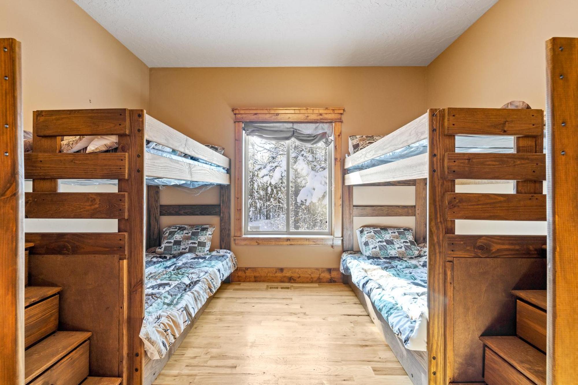 New! Black Bear Inn - Pet Friendly - Trailer Parking - Walk To Lake - Rustic Donnelly Екстериор снимка