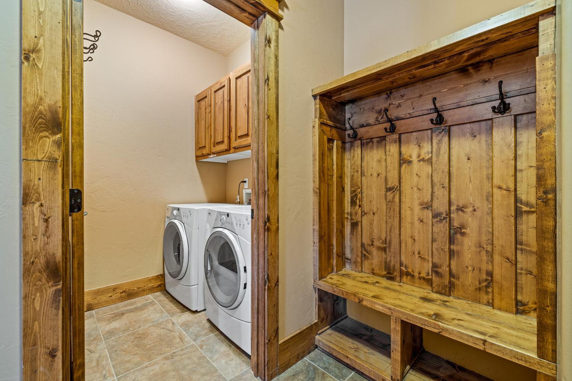 New! Black Bear Inn - Pet Friendly - Trailer Parking - Walk To Lake - Rustic Donnelly Екстериор снимка