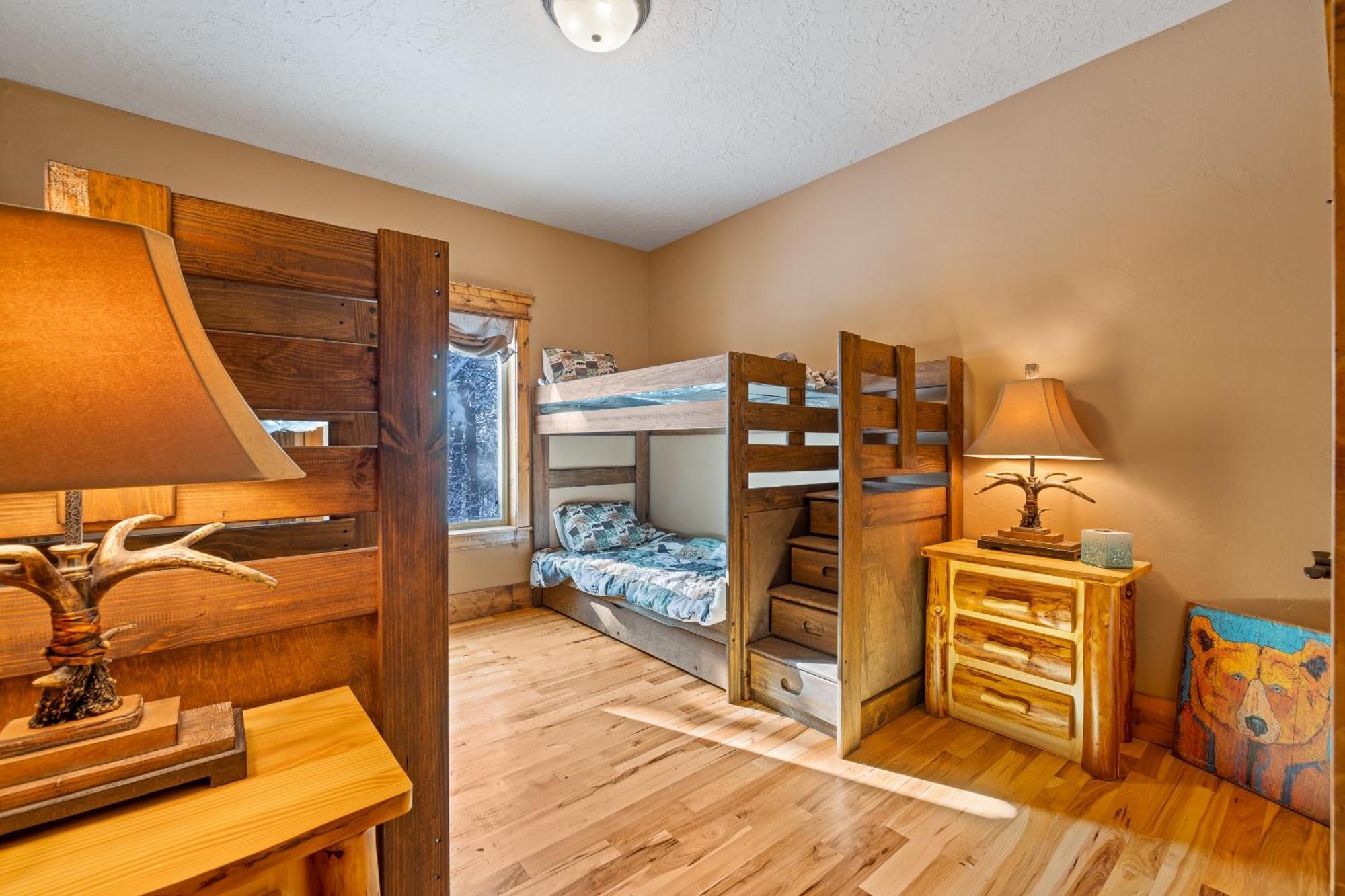 New! Black Bear Inn - Pet Friendly - Trailer Parking - Walk To Lake - Rustic Donnelly Екстериор снимка